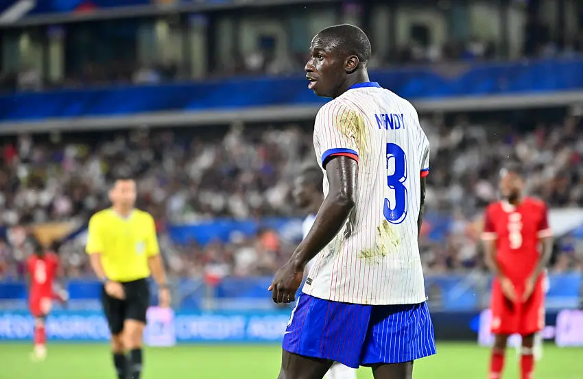 Ferland Mendy et ses problèmes en équipe de France Sport fr