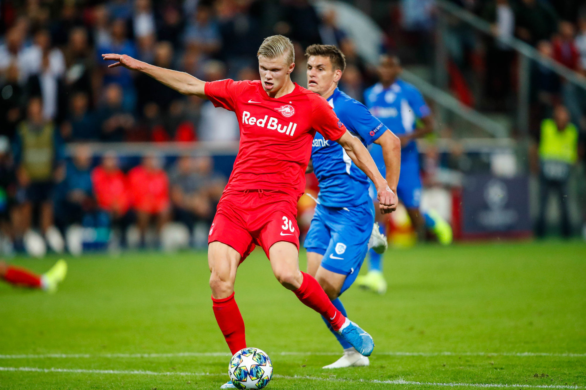SALZBURG,AUSTRIA,17.SEP.19 - SOCCER - UEFA Champions League, group stage, Red Bull Salzburg vs KRC Genk. Image shows Erling Haaland (RBS) and Joakim Maehle (Genk), Keywords: goal shot. Photo: GEPA pictures/ Jasmin Walter 

Photo by Icon Sport - Erling HAALAND - Red Bull Arena - Salzbourg (Autriche)