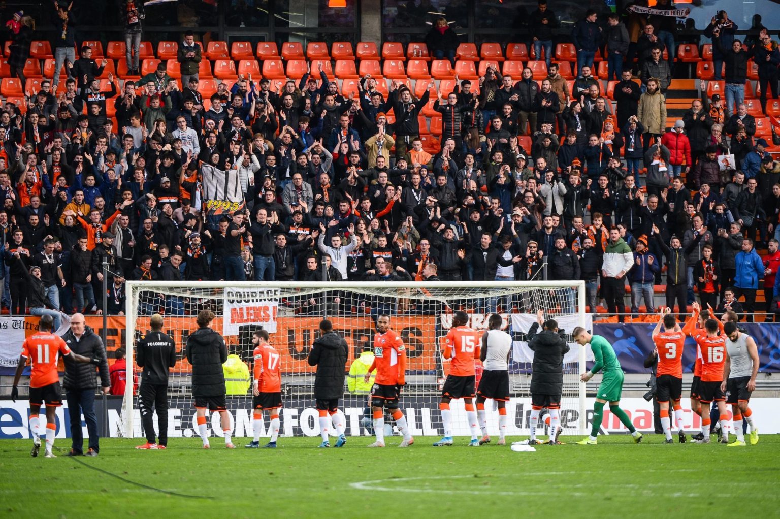 Ligue 2 : le FC Lorient termine champion et monte en L1 avec Lens