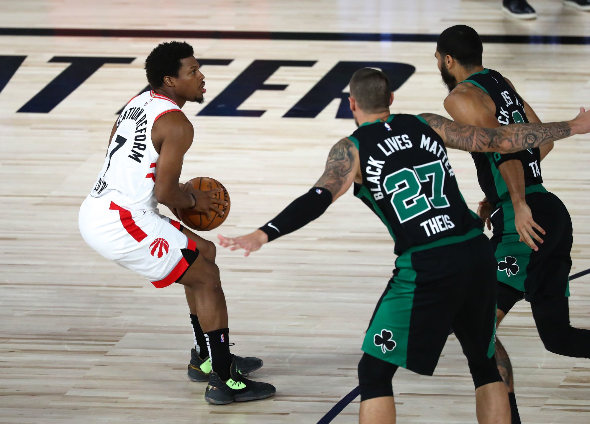 Toronto Raptors - Kyle Lowry (7) / Boston Celtics Daniel Theis (27) et Jayson Tatum (0)  
Photo by Icon Sport