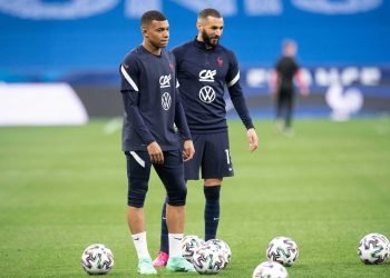 Kylian Mbappé et Karim Benzema (Photo by Icon Sport)