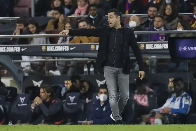 Xavi sur le banc du FC Barcelone pour la première fois depuis son retour.