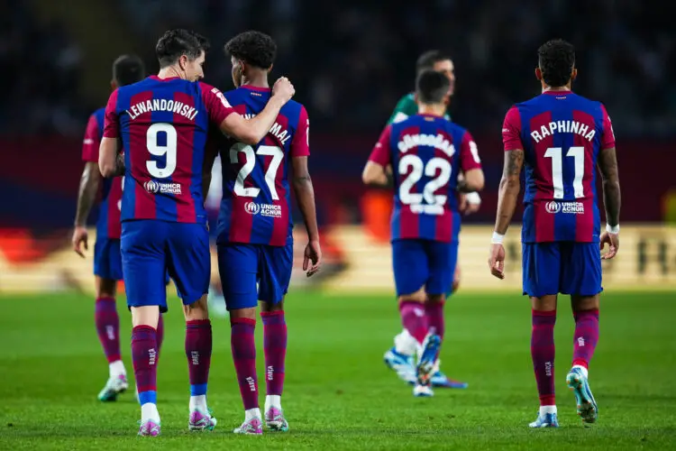 Robert Lewandowski et Lamine Yamal étaient déjà réconciliés à la fin du match. - Photo by Sergio Ruiz / Pressinphoto / Icon Sport.