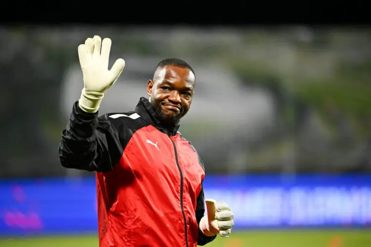 Steve MANDANDA of Stade Rennais FC during the Ligue 1 Uber Eats match between Clermont Foot 63 and Stade Rennais Football Club at Stade Gabriel Montpied on December 20, 2023 in Clermont-Ferrand, France. (Photo by Anthony Dibon/Icon Sport)