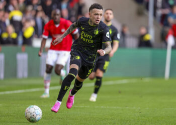 Eindhoven, Niederlande, 03.03.2024: Quilindschy Hartman (Feyenoord Rotterdam) In Aktion waehrend des Spiels der  Eredivisie zwischen PSV Eindhoven vs SC Feyenoord im Philips Stadium am 03. March 2024 in Eindhoven, Niederlande. (Foto von NESimages/Geert van Erven/DeFodi Images)  Eindhoven, Netherlands, 03.03.2024: Quilindschy Hartman (Feyenoord Rotterdam) Controlls the ball during the Eredivisie match between PSV Eindhoven vs SC Feyenoord at the Philips stadium on March 3, 2024 in Eindhoven, Netherlands. (Photo by NESimages/Geert van Erven/DeFodi Images) Photo by Icon Sport   - Photo by Icon Sport