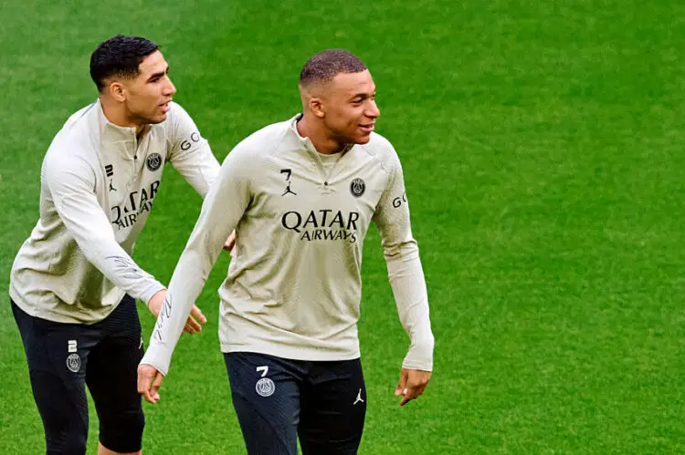 30 April 2024, North Rhine-Westphalia, Dortmund: Soccer: Champions League, before the semi-final between Borussia Dortmund and Paris Saint-Germain. Kylian Mbappé (r) of PSG Paris Saint-Germain takes part in training with Achraf Hakimi. Photo: Bernd Thissen/dpa   - Photo by Icon Sport