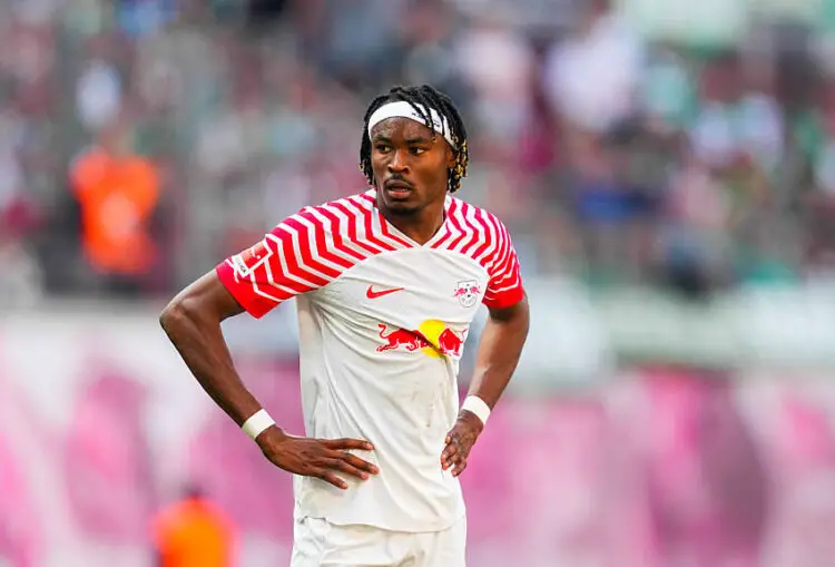 Kaba Diawara a insisté sur le fait qu'un appel du pied vers Simakan était inutile. Foto von Ulrik Pedersen/DeFodi Images)  Mohamed Simakan (RB Leipzig) looks on, 1. Bundesliga - 33. Spieltag,  RB Leipzig vs Werder Bremen, Red Bull Arena on May 11, 2024 in Leipzig, Germany. (Photo by Ulrik Pedersen/DeFodi Images) DFB / DFL REGULATIONS PROHIBIT ANY USE OF PHOTOGRAPHS AS IMAGE SEQUENCES AND/OR QUASI-VIDEO.   Photo by Icon Sport   Photo by Icon Sport   - Photo by Icon Sport