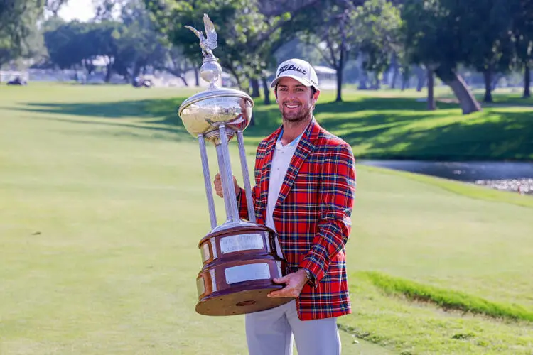 May 26, 2024; Fort Worth, Texas, USA; Davis Riley holds the trophy after winning the Charles Schwab Challenge golf tournament. Mandatory Credit: Andrew Dieb-USA TODAY Sports/Sipa USA   - Photo by Icon Sport