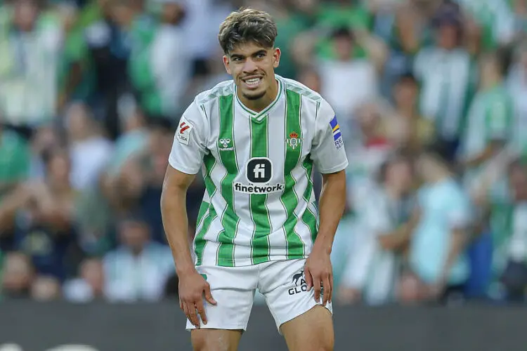 Ez Abde avec le maillot du Betis Séville (Photo by Antonio Pozo / Pressinphoto / Icon Sport)