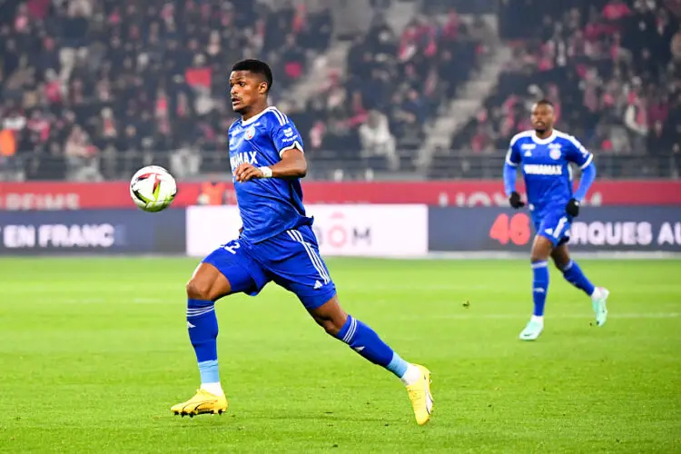 22 Gerzino NYAMSI (rcsa) during the Ligue 1 Uber Eats match between Stade de Reims and Racing Club de Strasbourg Alsace at Stade Auguste Delaune on December 1, 2023 in Reims, France. (Photo by Anthony Bibard/FEP/Icon Sport)   - Photo by Icon Sport