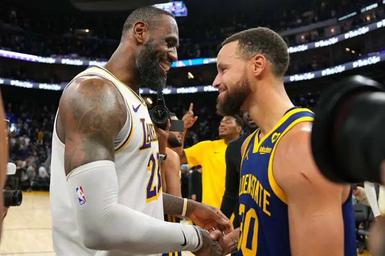 LeBron James et Stephen Curry (Photo by Icon Sport)