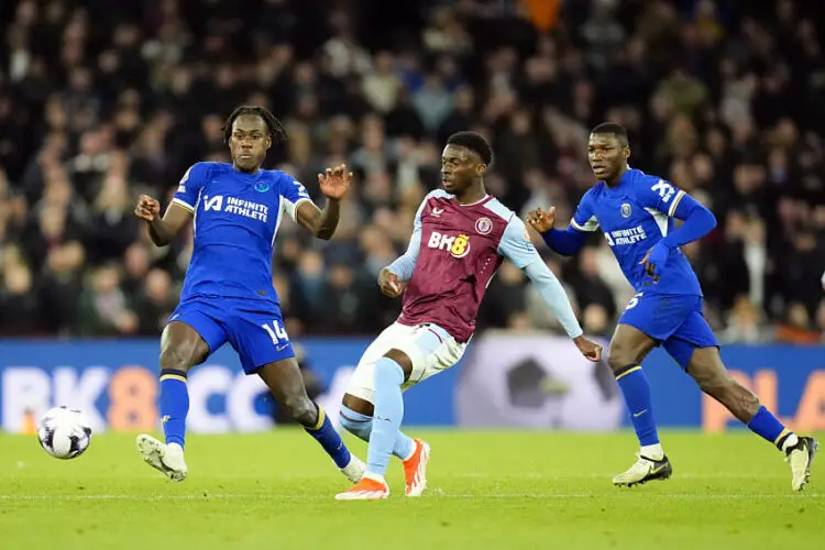 Aston Villa's Tim Iroegbunam (centre) and Chelsea's Trevoh Chalobah (left) battle for the ball during the Premier League match at Villa Park, Birmingham. Picture date: Saturday April 27, 2024.   - Photo by Icon Sport