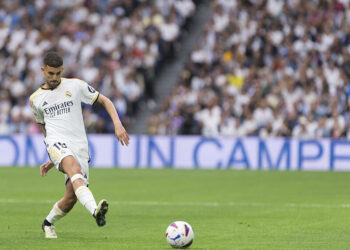 Dani Ceballos of Real Madrid  in action during the La Liga 2023/24 match between Real Madrid and Cadiz at Santiago Bernabeu Stadium. Final score; Real Madrid 3 - 0 Cadiz. (Photo by Guillermo Martinez / SOPA Images/Sipa USA)   - Photo by Icon Sport