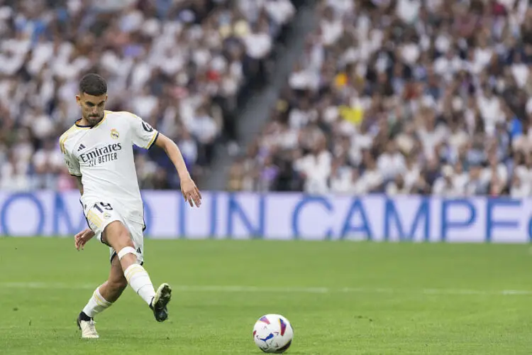 Dani Ceballos of Real Madrid  in action during the La Liga 2023/24 match between Real Madrid and Cadiz at Santiago Bernabeu Stadium. Final score; Real Madrid 3 - 0 Cadiz. (Photo by Guillermo Martinez / SOPA Images/Sipa USA)   - Photo by Icon Sport