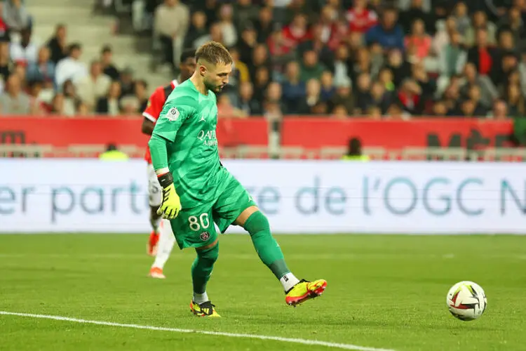 Arnau Tenas avec le maillot du PSG (Photo by Johnny Fidelin/Icon Sport)