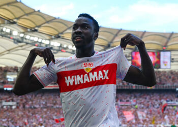 Silas Katompa Mvumpa avec le maillot de Stuttgart (Photo by Silas Schueller/DeFodi Images)   - Photo by Icon Sport