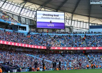 VAR checks for a possible handball on the Mohammed Kudus of West Ham United goal in the first half of the Premier League match Manchester City vs West Ham United at Etihad Stadium, Manchester, United Kingdom, 19th May 2024  (Photo by Mark Cosgrove/News Images) in Manchester, United Kingdom on 5/19/2024. (Photo by Mark Cosgrove/News Images/Sipa USA)   - Photo by Icon Sport