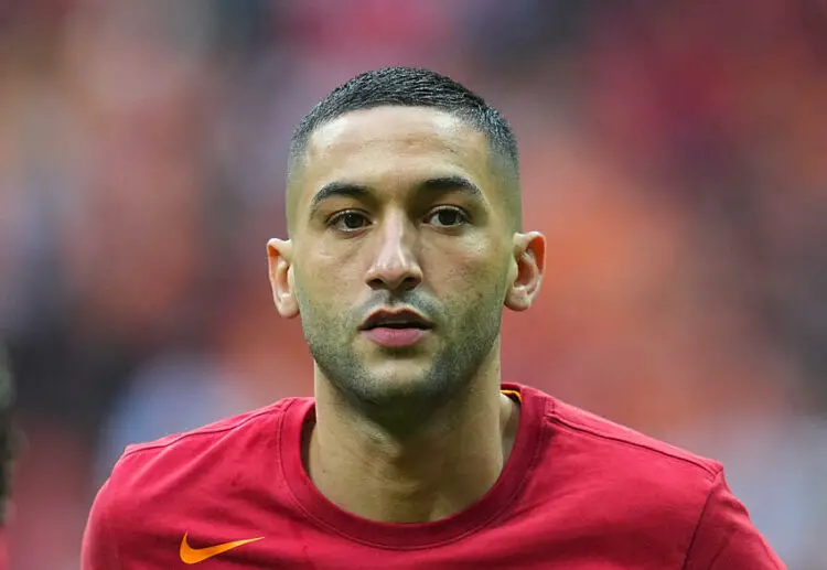 Hakim Ziyech  pourrait bouger de Galatasaray cet été. (Foto von Ulrik Pedersen/DeFodi Images)  Hakim Ziyech (Galatasaray) looks on, Turkish Super lig- Day 37, Galatasaray  vs Fenerbahce, Rams Park on May 19, 2024 in Istanbul, Turkey. (Photo by Ulrik Pedersen/DeFodi Images)   - Photo by Icon Sport