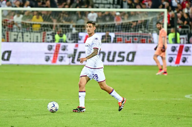 Fiorentina's defender Lucas Martínez Quarta in action during the Serie A soccer match between Cagliari Calcio and Fiorentina at the Unipol Domus in Cagliari, Sardinia -  Thursday, 23 May 2024. Sport - Soccer (Photo by Gianluca Zuddas/Lapresse)   - Photo by Icon Sport