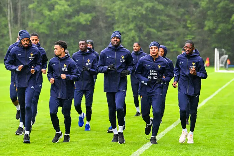 Bradley BARCOLA, Warren ZAIRE EMERY, Marcus THURAM, Kylian MBAPPE et Ousmane DEMBELE (France) - Photo by Icon Sport