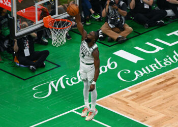 Jun 6, 2024; Boston, Massachusetts, USA; Boston Celtics guard Jaylen Brown (7) dunks the ball against the Dallas Mavericks during the second quarter of game one of the 2024 NBA Finals at TD Garden. Mandatory Credit: Peter Casey-USA TODAY Sports/Sipa USA   - Photo by Icon Sport
