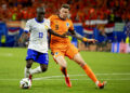 LEIPZIG - N'Golo Kante of France and Wout Weghorst of Holland (l-r) during the UEFA EURO 2024 group D match between the Netherlands and France at the Leipzig Stadium on June 21, 2024 in Leipzig, Germany. ANP KOEN VAN WEEL   - Photo by Icon Sport