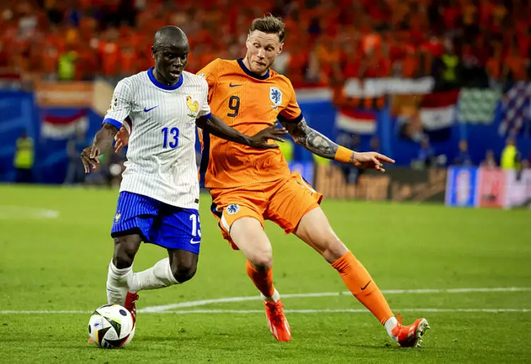 LEIPZIG - N'Golo Kante of France and Wout Weghorst of Holland (l-r) during the UEFA EURO 2024 group D match between the Netherlands and France at the Leipzig Stadium on June 21, 2024 in Leipzig, Germany. ANP KOEN VAN WEEL   - Photo by Icon Sport