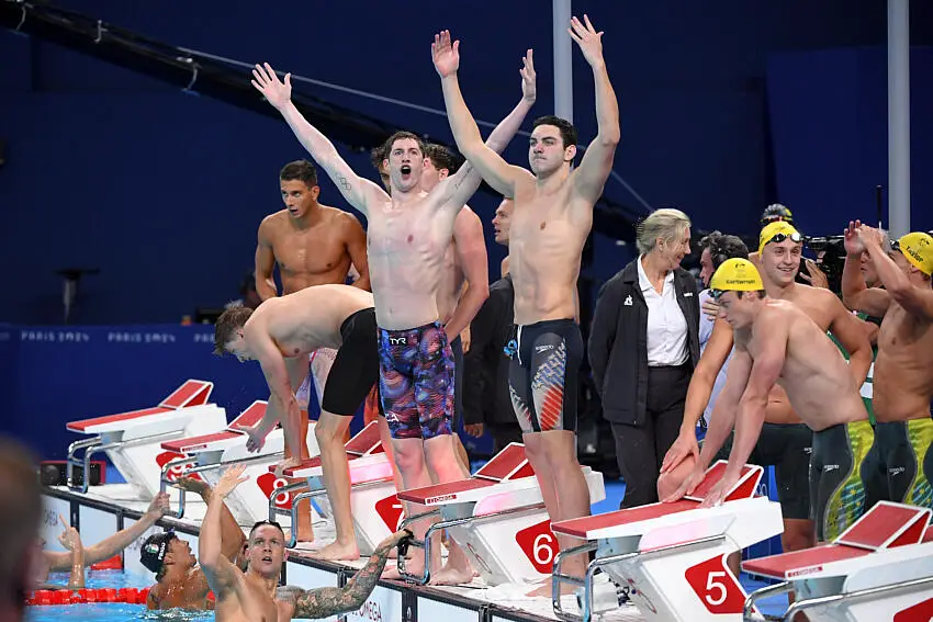 JO 2024 natation : les Etats-Unis sur le toit de l’Olympe sur le 4×100 m nage libre masculin !