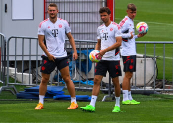 Gabriel Vidovic avec Müller et De Ligt au Bayern en 2022  - Photo by Icon Sport
