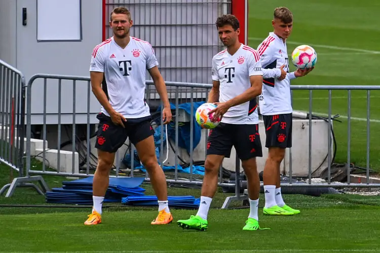 Gabriel Vidovic avec Müller et De Ligt au Bayern en 2022  - Photo by Icon Sport