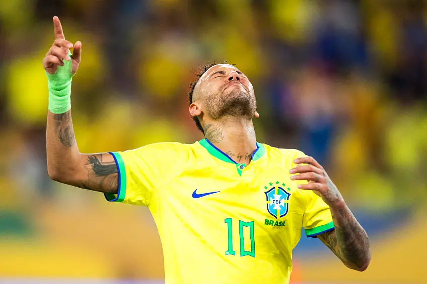 Neymar en larmes après l’élimination du Brésil… mais dans une discothèque !!!