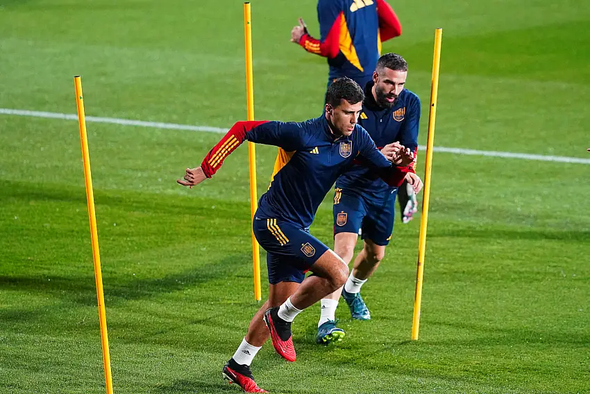 Real Madrid : Carvajal harcèle ce joueur de la Roja pour qu’il vienne chez les Merengue