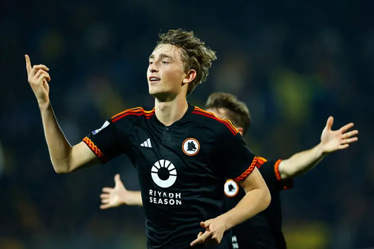 Dean Huijsen (AS Roma) Torjubel, jubelt nach seinem Treffer zum 0:1 waehrend des Spiels der Serie A Tim zwischen Frosinone Calcio vs AS Roma , Benito Stirpe Stadion am 18. February 2024 in Frosinone, Italien. (Foto von Matteo Ciambelli / DeFodi Images) Dean Huijsen (AS Roma) celebrates after scoring his team's first goal during the Serie A Tim match between Frosinone Calcio vs AS Roma at Benito Stirpe Stadium on February 18, 2024 in Frosinone, Italy. (Photo by Matteo Ciambelli / DeFodi Images) - Photo by Icon Sport   - Photo by Icon Sport