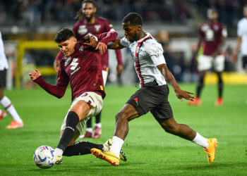 Torino's Raoul Bellanova fights for the ball with AC Milan's Yunus Musah during the Serie A soccer match between Torino and Milan at the Stadio Olimpico Grande Torino in Turin, north west Italy - Saturday, May 18, 2024. Sport - Soccer .  (Photo by Alberto Gandolfo/LaPresse)   - Photo by Icon Sport