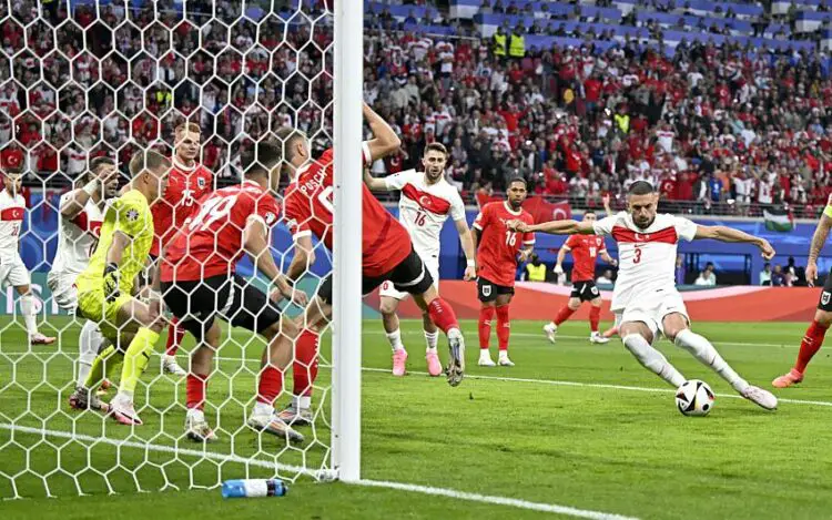 Demiral ouvre le score lors de Turquie / Autriche - Photo by Icon Sport