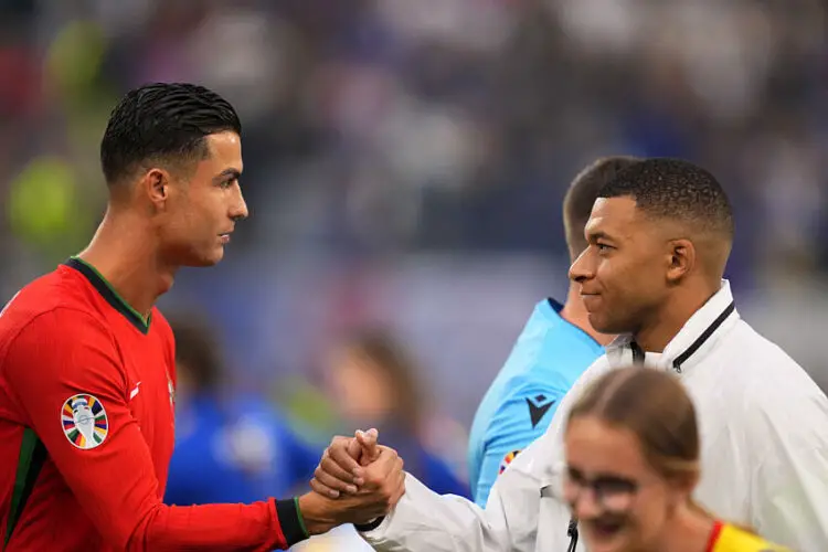 Cristiano Ronaldo et Kylian Mbappé - Photo by Icon Sport