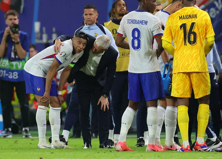 Mbappé et Deschamps lors de France / Portugal - Photo by Icon Sport