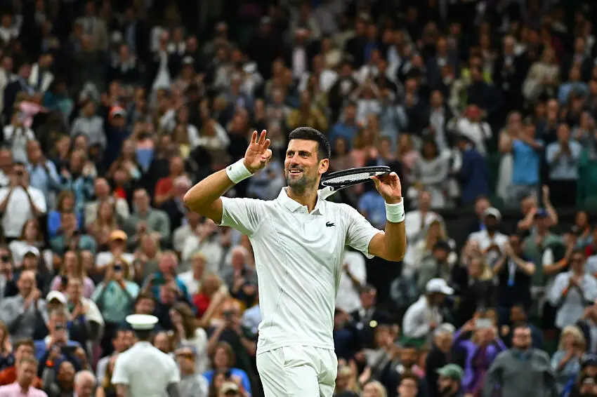 Wimbledon : Djokovic bat facilement Rune et rejoint De Minaur en quarts !