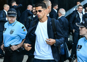 Lisbon, 07/06/2024 - Players arrive at Humberto Delgado Airport after defeat during the European Football Championship, in Germany. Joao Cancelo, Ruben Dias (Zed Jameson / Global Imagens)   - Photo by Icon Sport