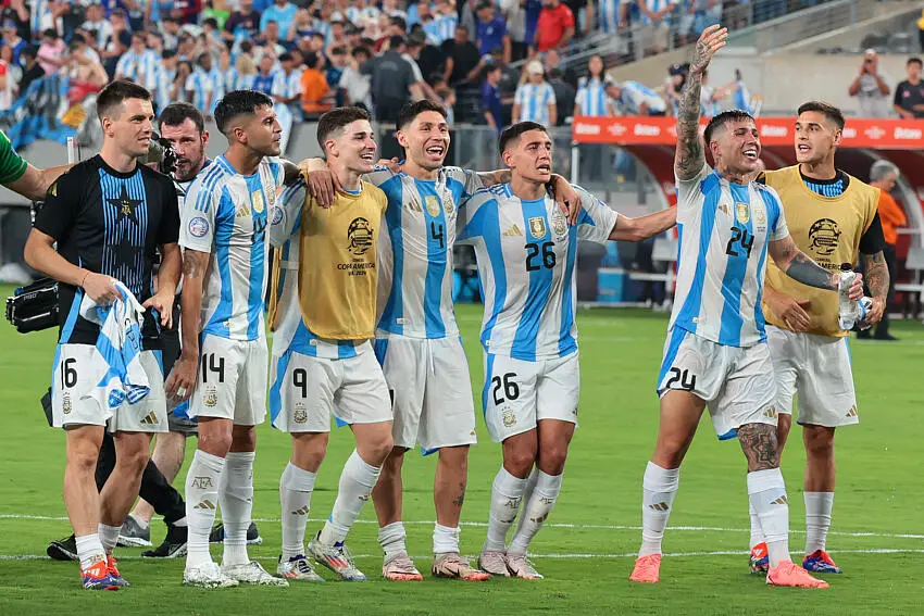« S’il y a bien une chose que nous ne sommes pas, c’est raciste » : la sortie lunaire de Mascherano pour défendre Enzo Fernandez et l’Argentine