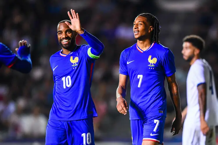 Alexandre Lacazette et Michael Olise
(Photo by Icon Sport)