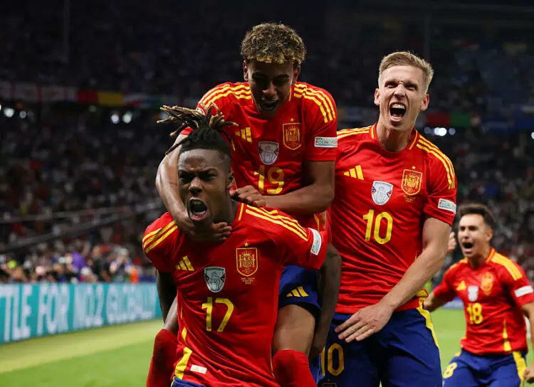 Berlin, Germany, 14th July 2024.  Nico Williams of Spain celebrates after scoring the opening goal with Lamine Yamal of Spain on his back and Dani Olmo of Spain (R) during the UEFA European Championships final match at Olympiastadion, Berlin. Picture: Paul Terry / Sportimage   - Photo by Icon Sport