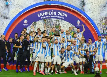 Jul 14, 2024; Miami, FL, USA; Argentina forward Lionel Messi (10) and teammates celebrate after winning the Copa America final against Colombia at Hard Rock Stadium. Mandatory Credit: Sam Navarro-USA TODAY Sports/Sipa USA   - Photo by Icon Sport