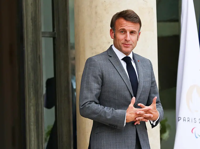 Macron aussi va piquer une tête dans la Seine