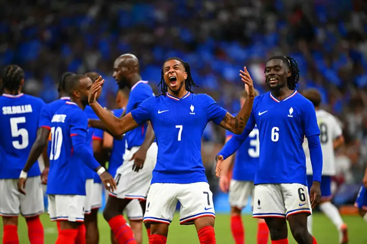 Olise et les Bleus lors des JO  - Photo by Icon Sport