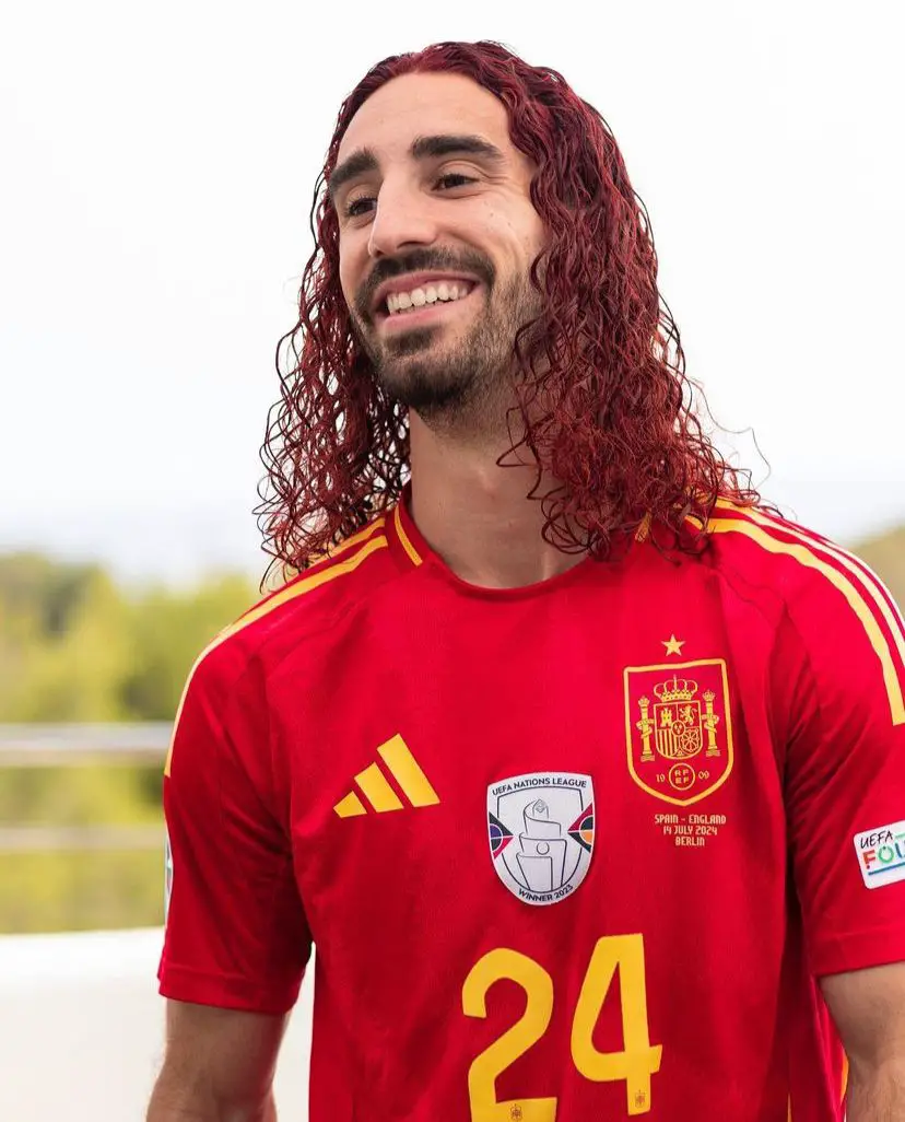 Marc Cucurella se teint les cheveux en rouge : la raison derrière ce changement capillaire