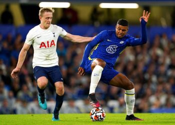 Chelsea's Tino Anjorin (right) and Tottenham Hotspur's Oliver Skipp battle for the ball during The Mind Series match at Stamford Bridge, London. Picture date: Wednesday August 4, 2021.  By Icon Sport   - Photo by Icon Sport