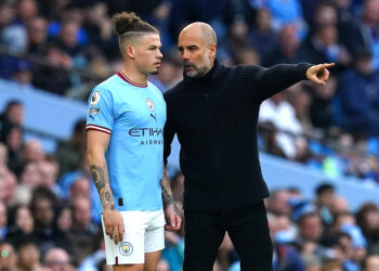 Pep Guardiola et Kalvin Phillips (Photo by Icon Sport)