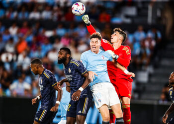 Kepa sort dans les airs avec le Real Madid - Photo by Icon Sport