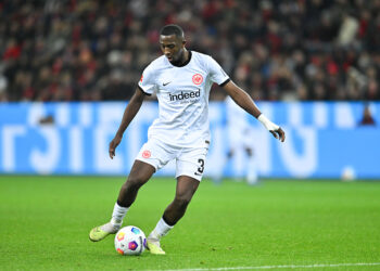 Willian Pacho avec le maillot de Frankfort. /Photo: Marius Becker/dpa - Photo by Icon sport